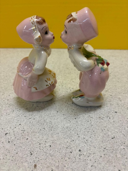 Vintage ceramic kissing couple