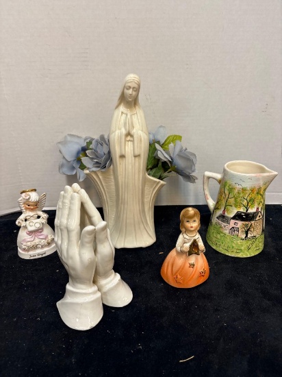 June angel Madonna, praying hands et