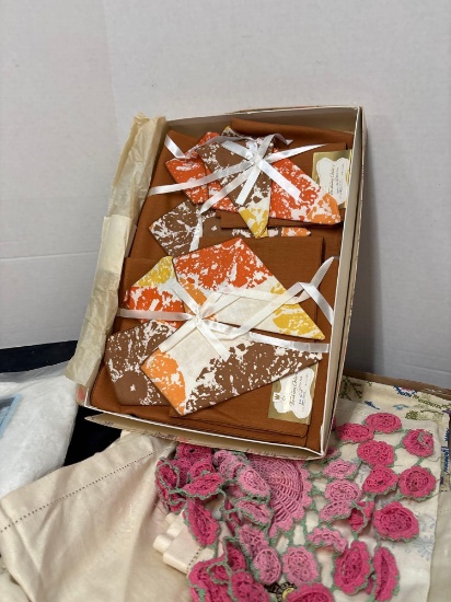 NOS placemat set embroidery table runner