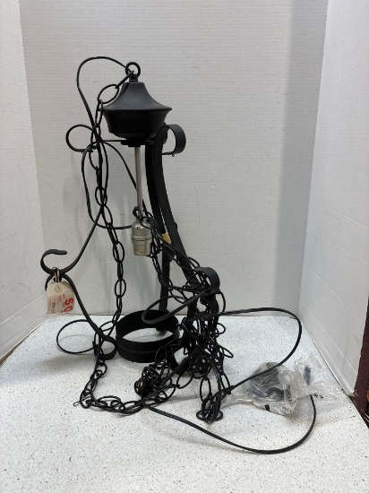 Metal light fixture, Crate, positioning straps