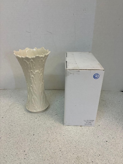 Lenox Woodland vase 8 3/4 inches tall