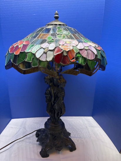 Stain glass lamp with damage