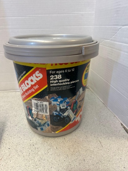 TYCO super block 238 piece space building set
