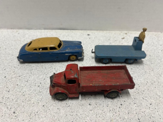 3 dinky toys