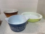 vintage Pyrex dishes