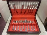 35 pieces ONEIDA stainless flatware in wooden chest