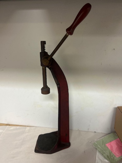 antique EVEREDY gear top bottle capper cast-iron