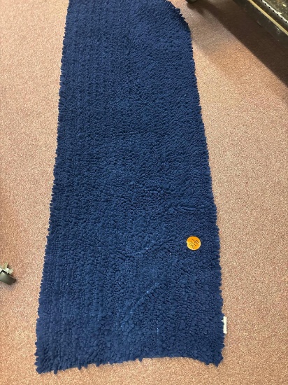 brand new rug 2 x 6 approximate