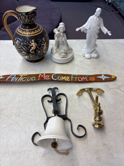 Miscellaneous lot, including vase, TOYO Musical figurine, Jesus figurine