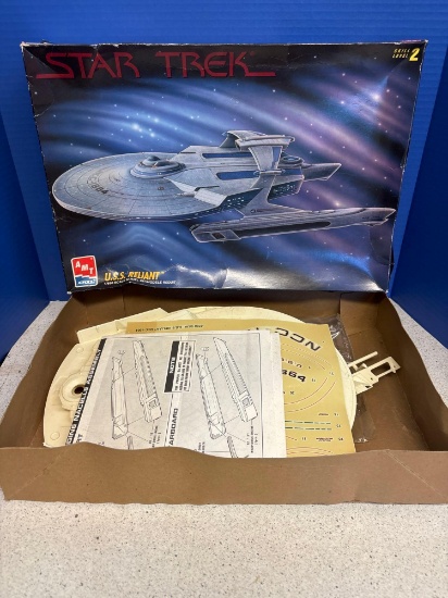 Star Trek USS reliant spaceship AMT model
