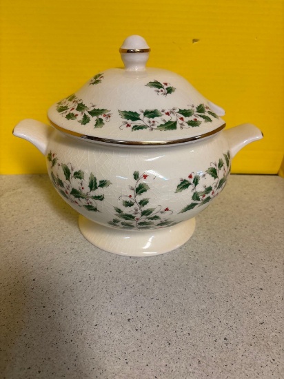 Royal Limited Holly holiday Christmas tureen