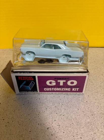 AMT 1/43 Scale Pontiac GTO model with box