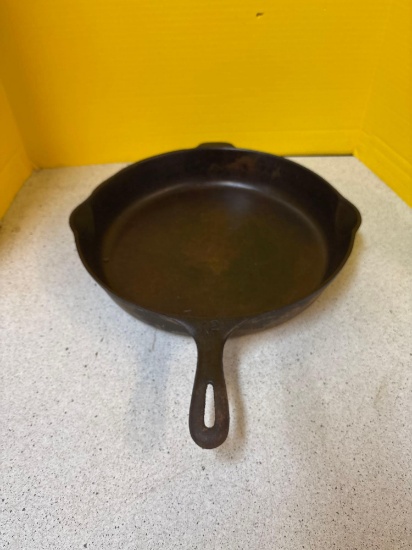 Cast-iron skillet 14 inch made in USA