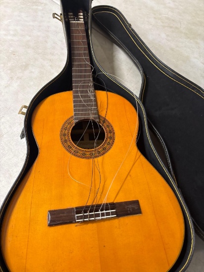 VENTURI Guitar in case