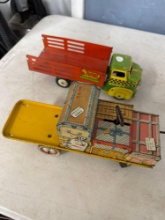 pick way Pastures, Trailer with presents vintage