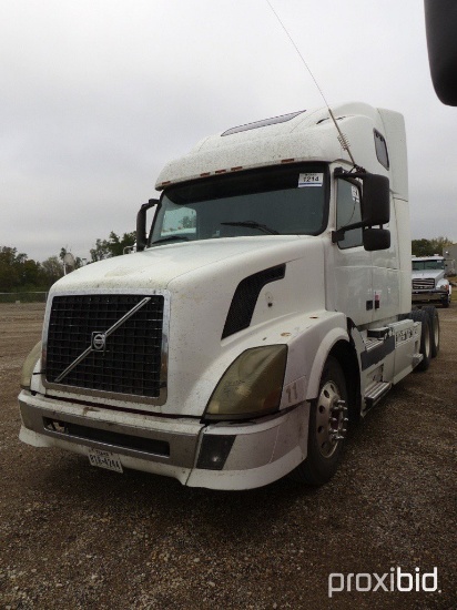 2005 VOLVO VNL TRUCK TRACTOR;