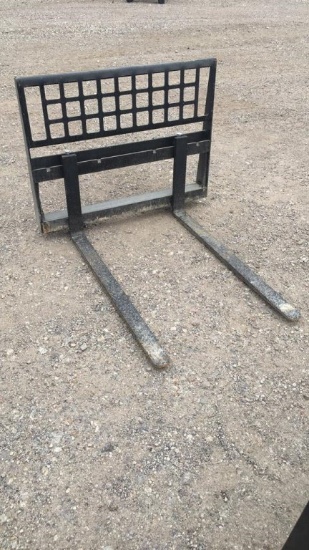 UNUSED MID-STATE 48" FORK SET;