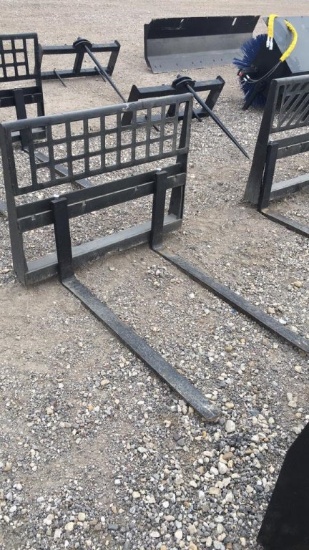 UNUSED MID-STATE 48" FORK SET;