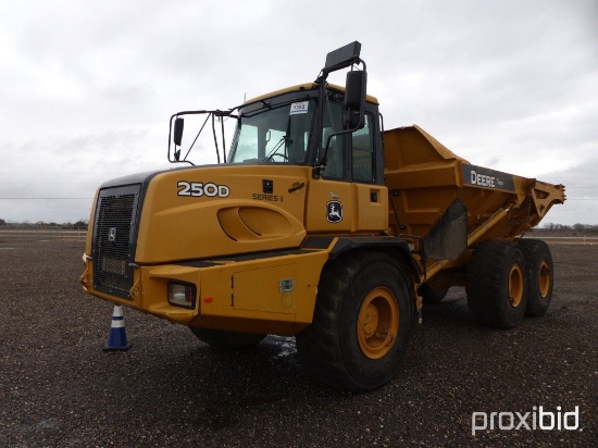 2012 JOHN DEERE 250D 6X6 ARTICULATING DUMP TRUCK;