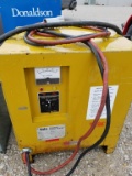 YALE INDUSTRIAL BATTERY CHARGER