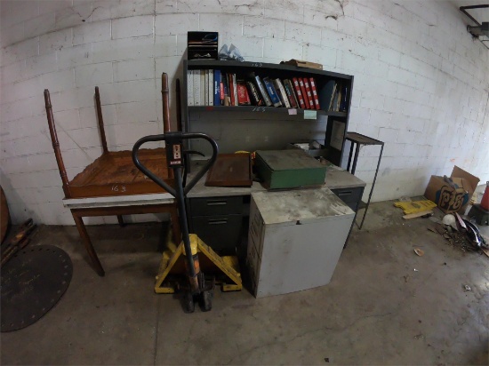 QTY OF OFFICE FURNITURE