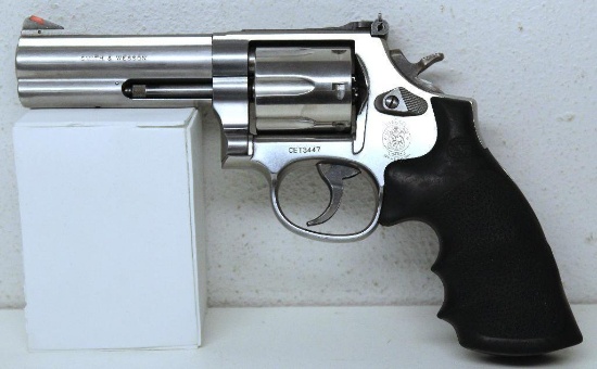 Smith & Wesson 686-5 Double Action 7 Shot .357 Mag. Revolver 4" Bbl Soft Case SN#CET3447