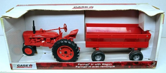 Ertl Die Cast Toy Case IH 1/16 Scale Farmall H Tractor w/Wagon
