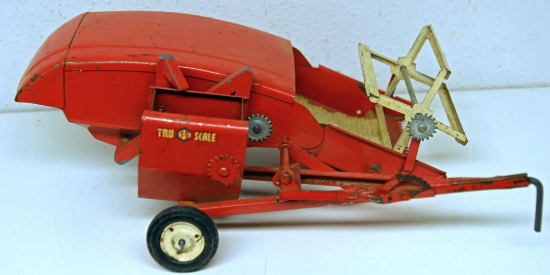 Tru Scale Pressed Steel Toy Farm Combine