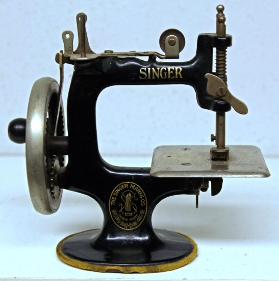 Singer Child's Toy Sewing Machine