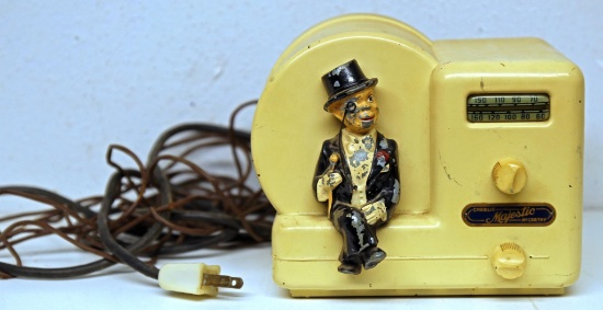 Charlie McCarthy Majestic Radio, Turns On with Hum but No Static or Stations, Gets Hot