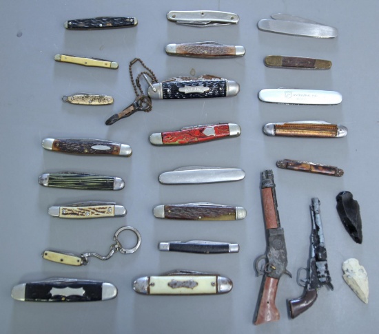 Mixed Lot - 22 Pocket Knives (At least 5 have broken blades or other damage), 2 Mini Toy Guns, 2