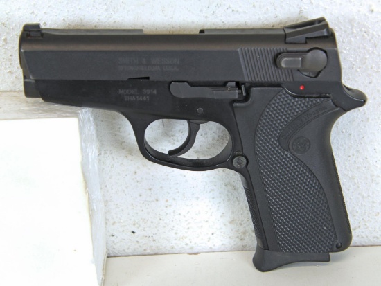 Smith & Wesson Model 3914 Lady Smith 9 mm Parabellum Semi-Auto Pistol... SN#THA1441...