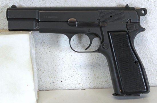 FN Browning Hi-Power 9 mm Semi-Auto Pistol Missing Screw Left Side Grip... SN#261542...