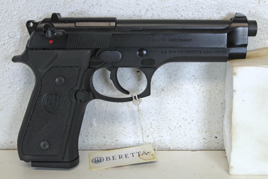 Beretta M9 Commercial US 9 mm Semi-Auto Pistol Like New in Hard Case... 3 Extra Clips (4 Total)...