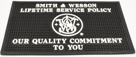Smith & Wesson Rubber Dealer Mat