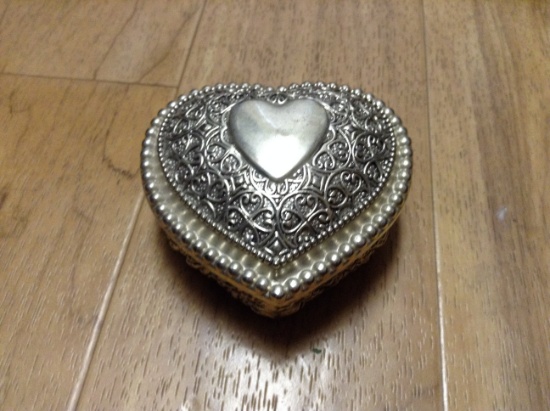 Heritage Mint Heart Trinket Box