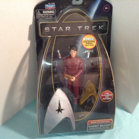 Star Trek = Cadet McCoy Firgurine