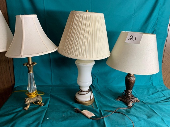 4 Vintage Lamps w/Shades