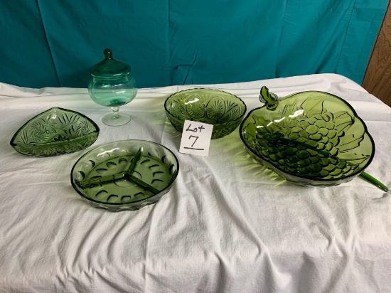 Green Indiana Glass Fruit Bowl with Grape Clusters Design & Accessory Bowls