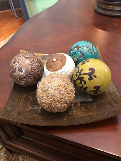 Decorative plate and 5 decorative spheres