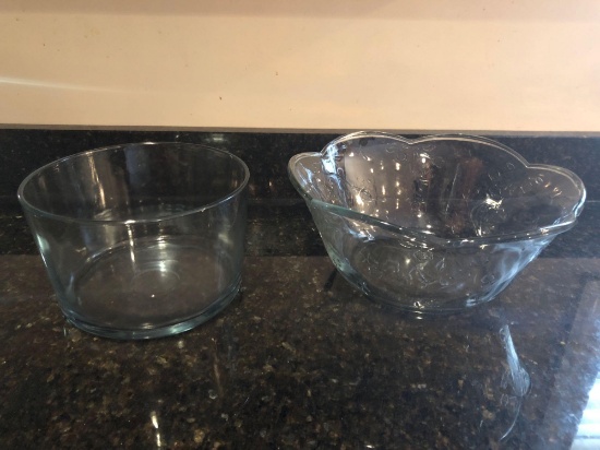2 glass serving bowls