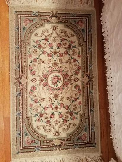 Area rug with flowers