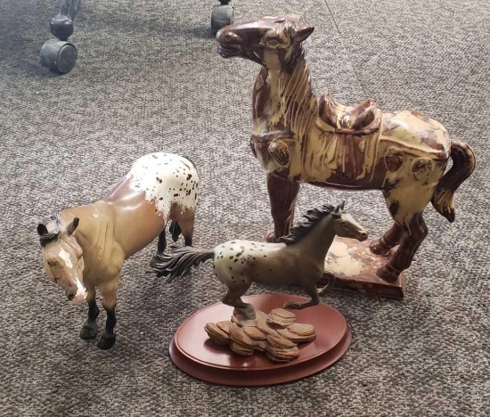 Horse figurine lot