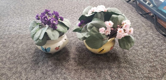 2 flower pots with artificial flowers