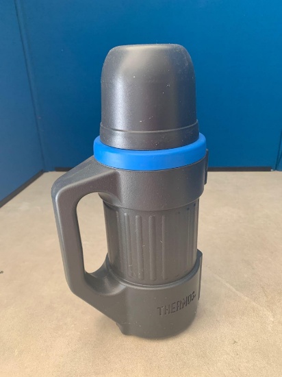 Thermos with lid