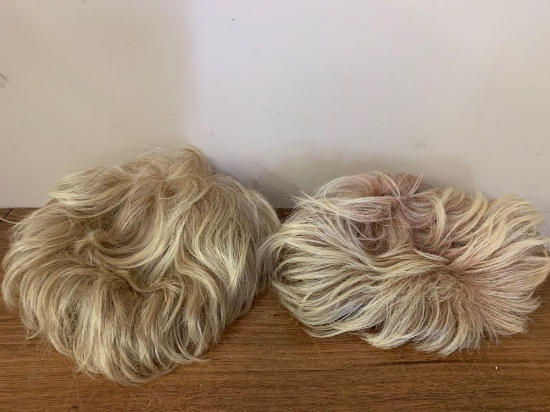 2 short blonde wigs