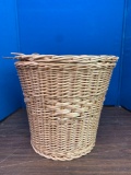 Wicker waste basket /lid