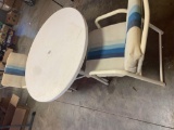 Patio round table/chairs