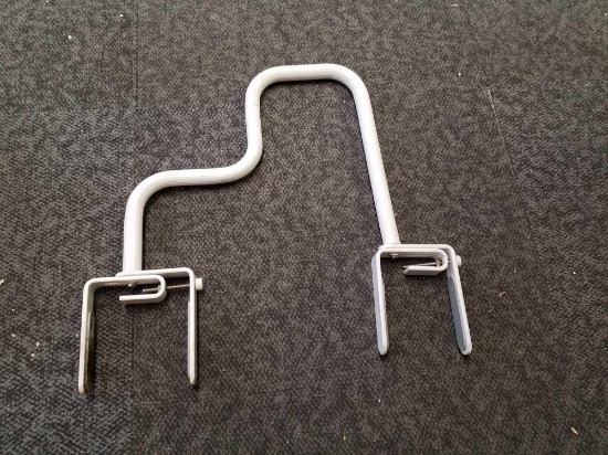 Handy cap handle for bath tub