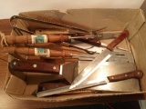 Box of knives and spatula